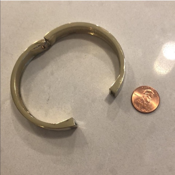 Francesca’s 😍 Bracelet with Magnetic Closure - Picture 4 of 6